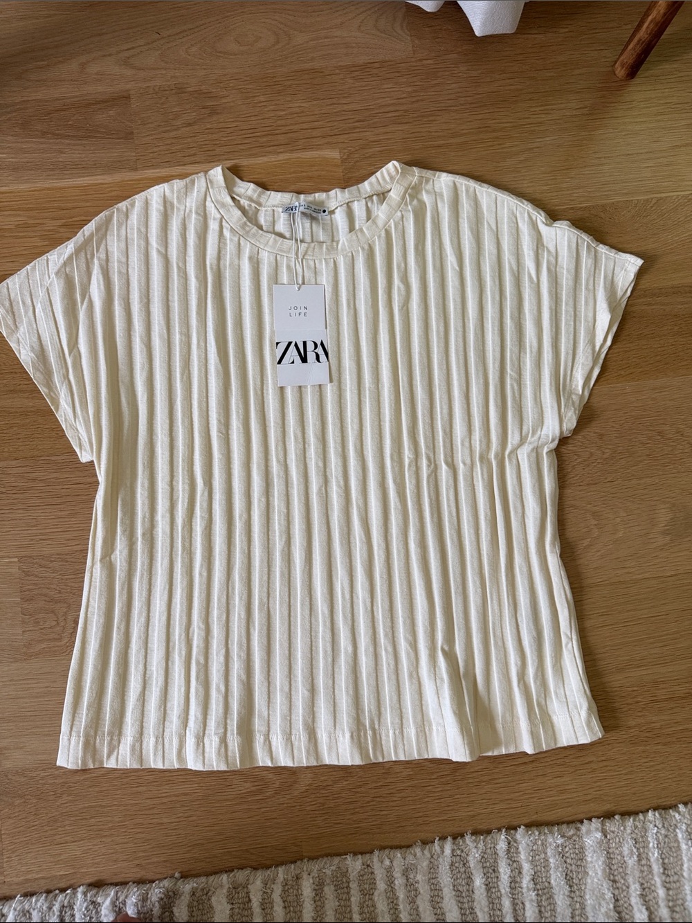 ZARA Cream Vertical Rib Short Sleeve heavyweight tee